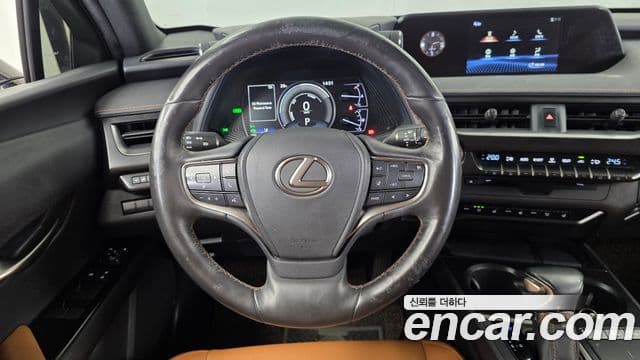 Lexus UX250h 2019 — Photo 20/20