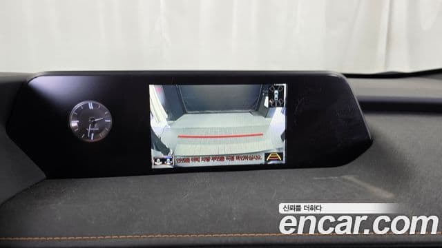 Lexus UX250h 2019 — Photo 10/20