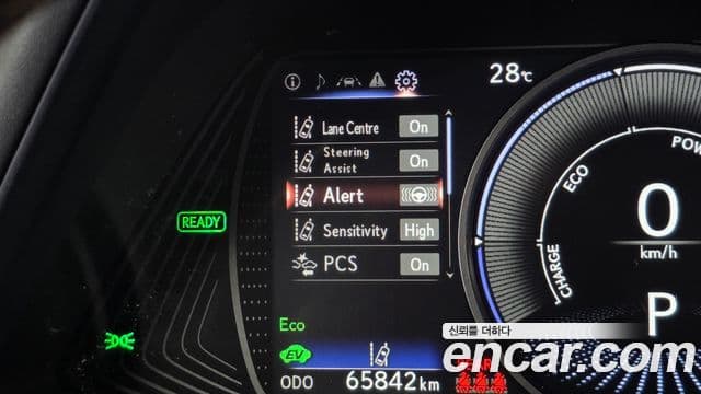 Lexus UX250h 2019 — Photo 7/20