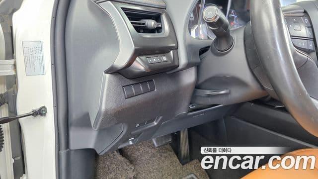 Lexus UX250h 2019 — Photo 18/20