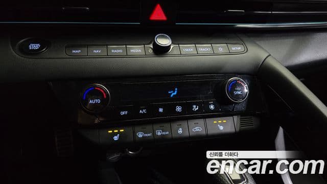 Hyundai The New Avante Hybrid 2021 — Photo 13/35