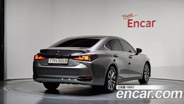 Lexus ES300h 2019 — Şəkil 2/20