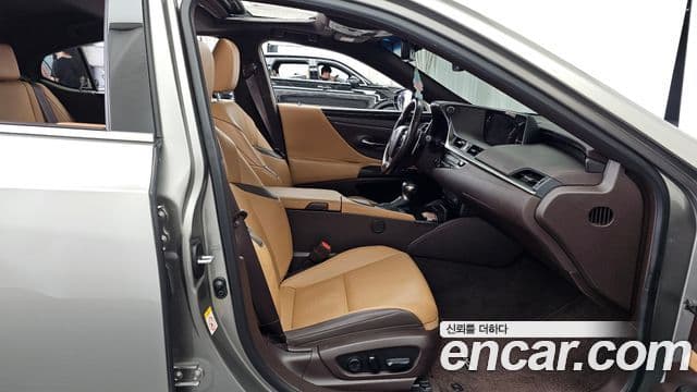 Lexus ES300h 2019 — Şəkil 11/20