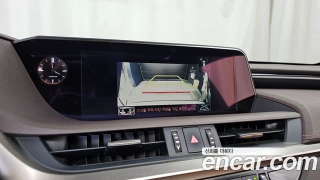 Lexus ES300h 2019 — Şəkil 15/20