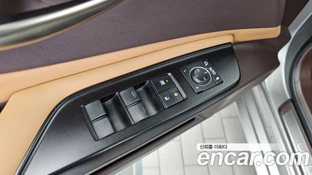Lexus ES300h 2019 — Photo 6/32