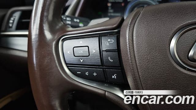 Lexus ES300h 2019 — Photo 21/32