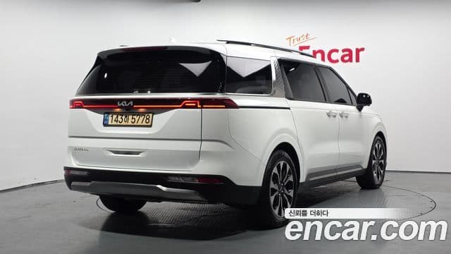Kia Carnival 2023 — ფოტო 2/20