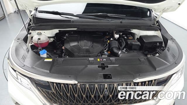 Kia Carnival 2023 — ფოტო 6/20