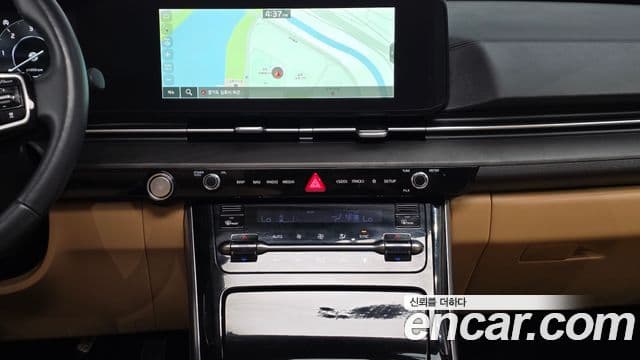 Kia Carnival 2023 — ფოტო 13/20
