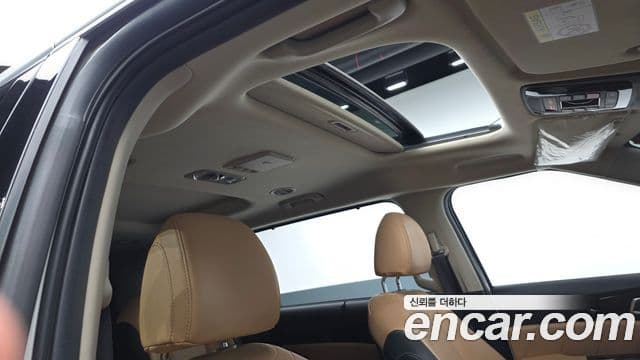 Kia Carnival 2023 — ფოტო 16/20