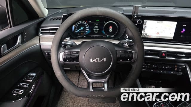 Kia K5 2021 — ფოტო 14/20