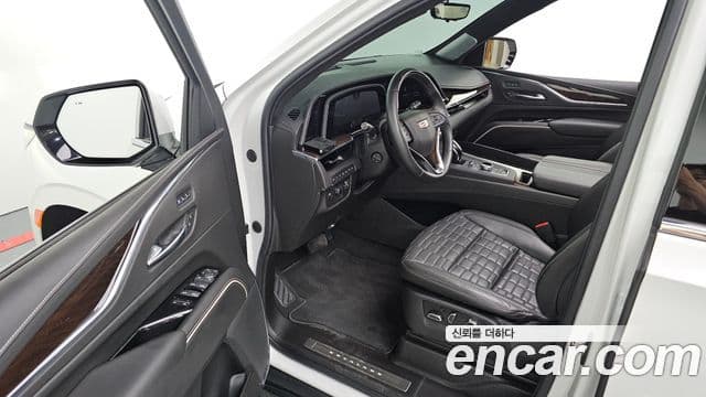 Cadillac Escalade 2021 — Photo 14/36