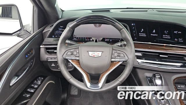 Cadillac Escalade 2021 — Photo 28/36