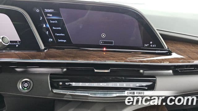 Cadillac Escalade 2021 — Photo 30/36