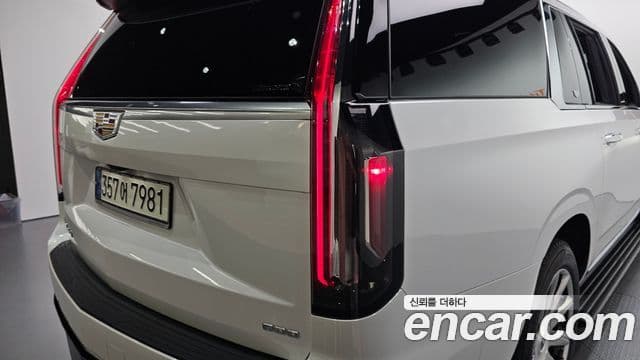 Cadillac Escalade 2021 — Photo 25/36