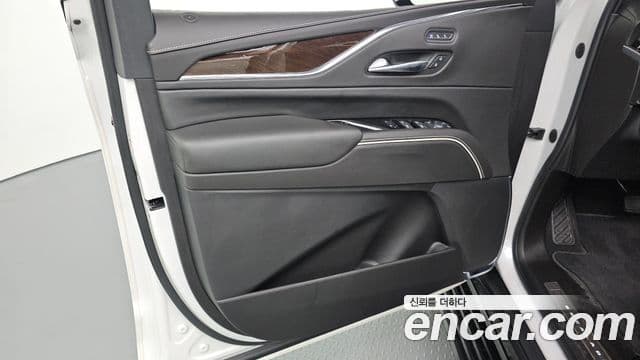 Cadillac Escalade 2021 — Photo 33/36