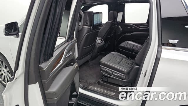 Cadillac Escalade 2021 — Photo 35/36
