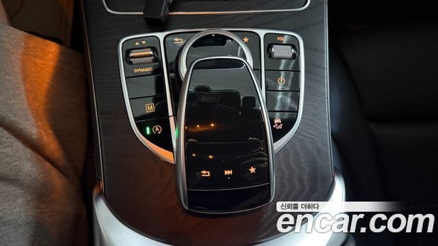 Mercedes-Benz GLC-Class 2019 — Şəkil 19/20