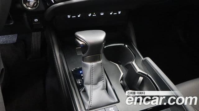 Lexus ES300h 2025 — ფოტო 7/17