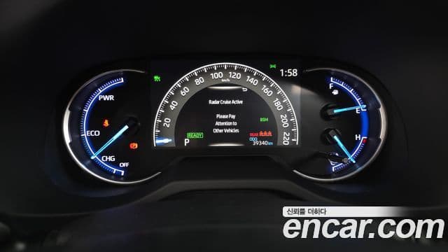 Toyota RAV4 2019 — ფოტო 8/20