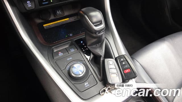 Toyota RAV4 2019 — ფოტო 9/20