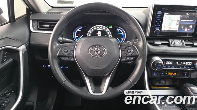 Toyota RAV4 2019 — ფოტო 14/20