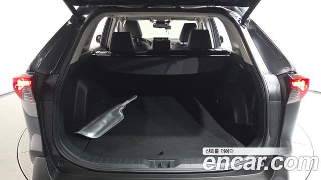 Toyota RAV4 2019 — ფოტო 18/20