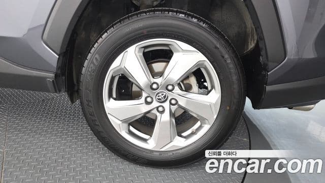Toyota RAV4 2019 — Photo 2/34