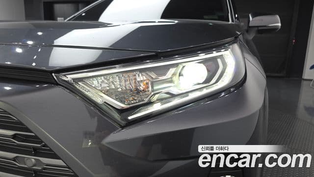Toyota RAV4 2019 — Photo 30/34