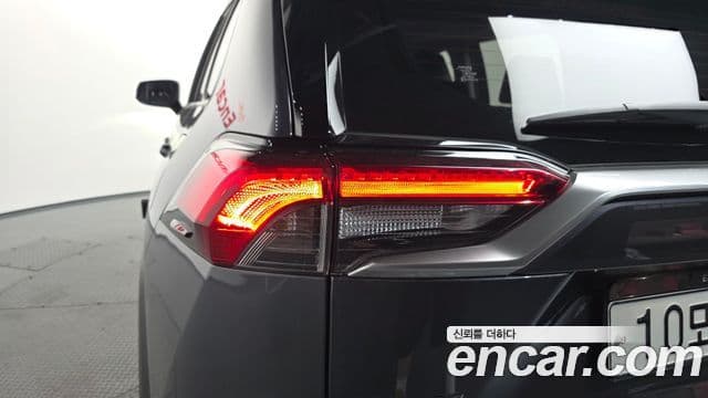 Toyota RAV4 2019 — Photo 4/34