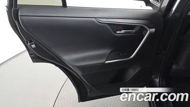 Toyota RAV4 2019 — Photo 13/34