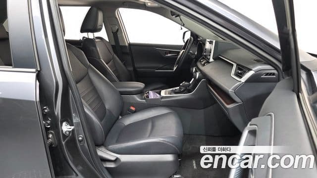 Toyota RAV4 2019 — Photo 27/34