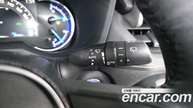 Toyota RAV4 2019 — Photo 32/34