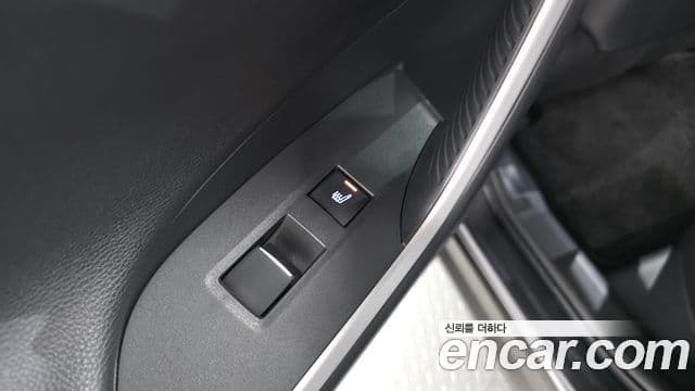 Toyota RAV4 2019 — Photo 6/34