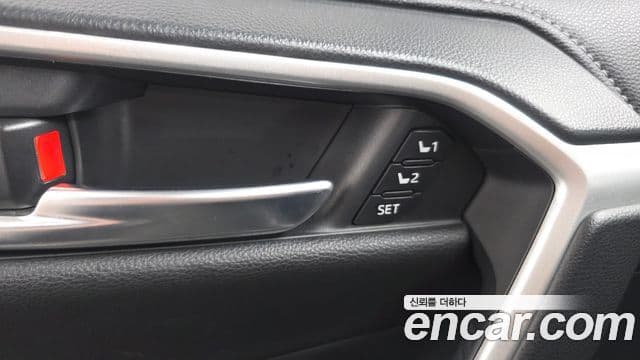 Toyota RAV4 2019 — Photo 11/34