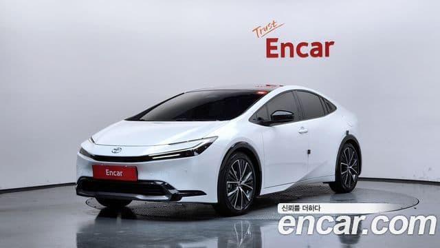 Toyota Prius 2025 — Фото 1/20