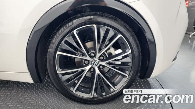 Toyota Prius 2025 — Photo 8/33