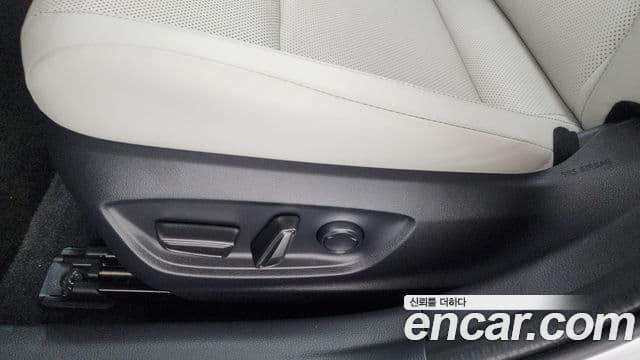 Toyota Prius 2025 — Photo 14/33