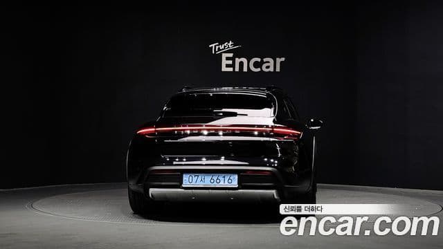 Porsche Taycan 2023 — Photo 4/34