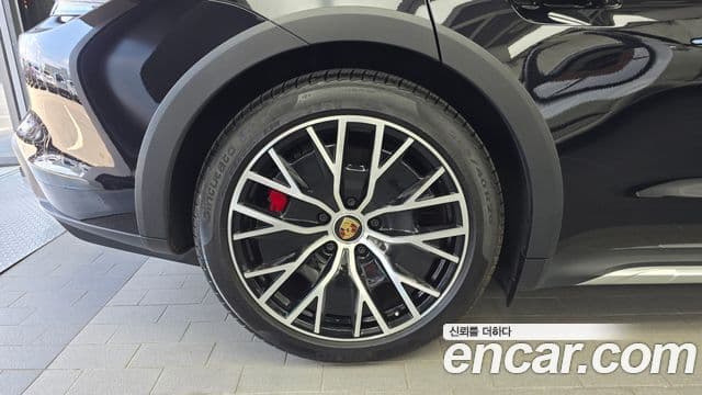 Porsche Taycan 2023 — Photo 9/34