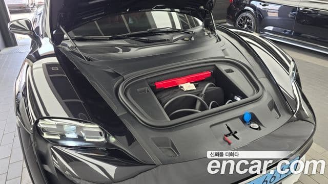 Porsche Taycan 2023 — Photo 30/34