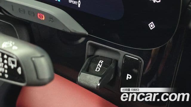 Porsche Taycan 2023 — Photo 18/34