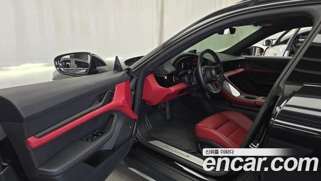 Porsche Taycan 2023 — Photo 10/34