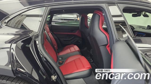 Porsche Taycan 2023 — Photo 20/34