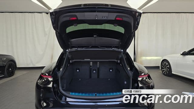 Porsche Taycan 2023 — Photo 16/34
