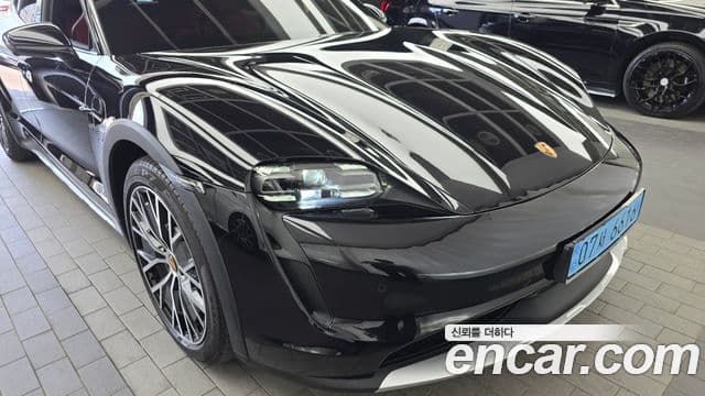 Porsche Taycan 2023 — Photo 33/34