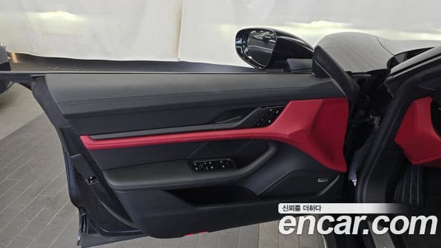Porsche Taycan 2023 — Photo 23/34