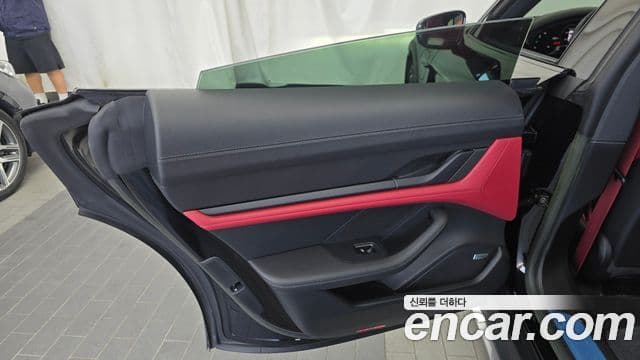 Porsche Taycan 2023 — Photo 19/34