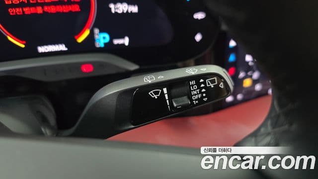 Porsche Taycan 2023 — Photo 22/34
