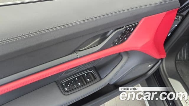 Porsche Taycan 2023 — Photo 29/34